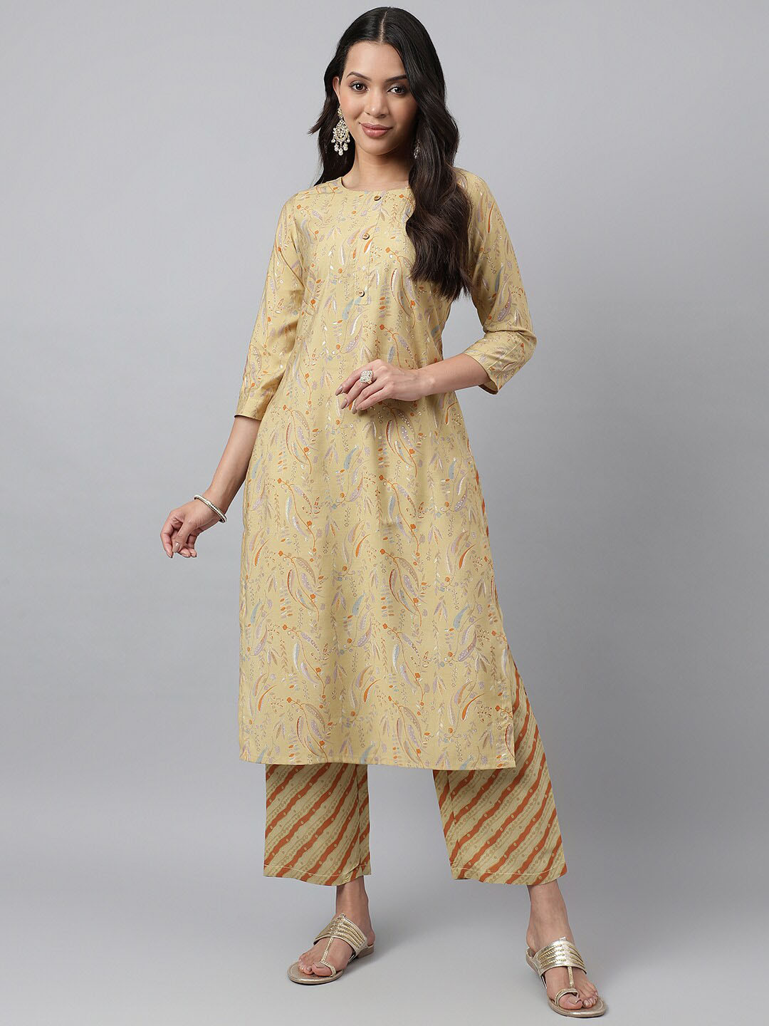 

HRITIKA Floral Printed Round Neck Three-Quarter Sleeves Straight Kurta with Trousers, Beige
