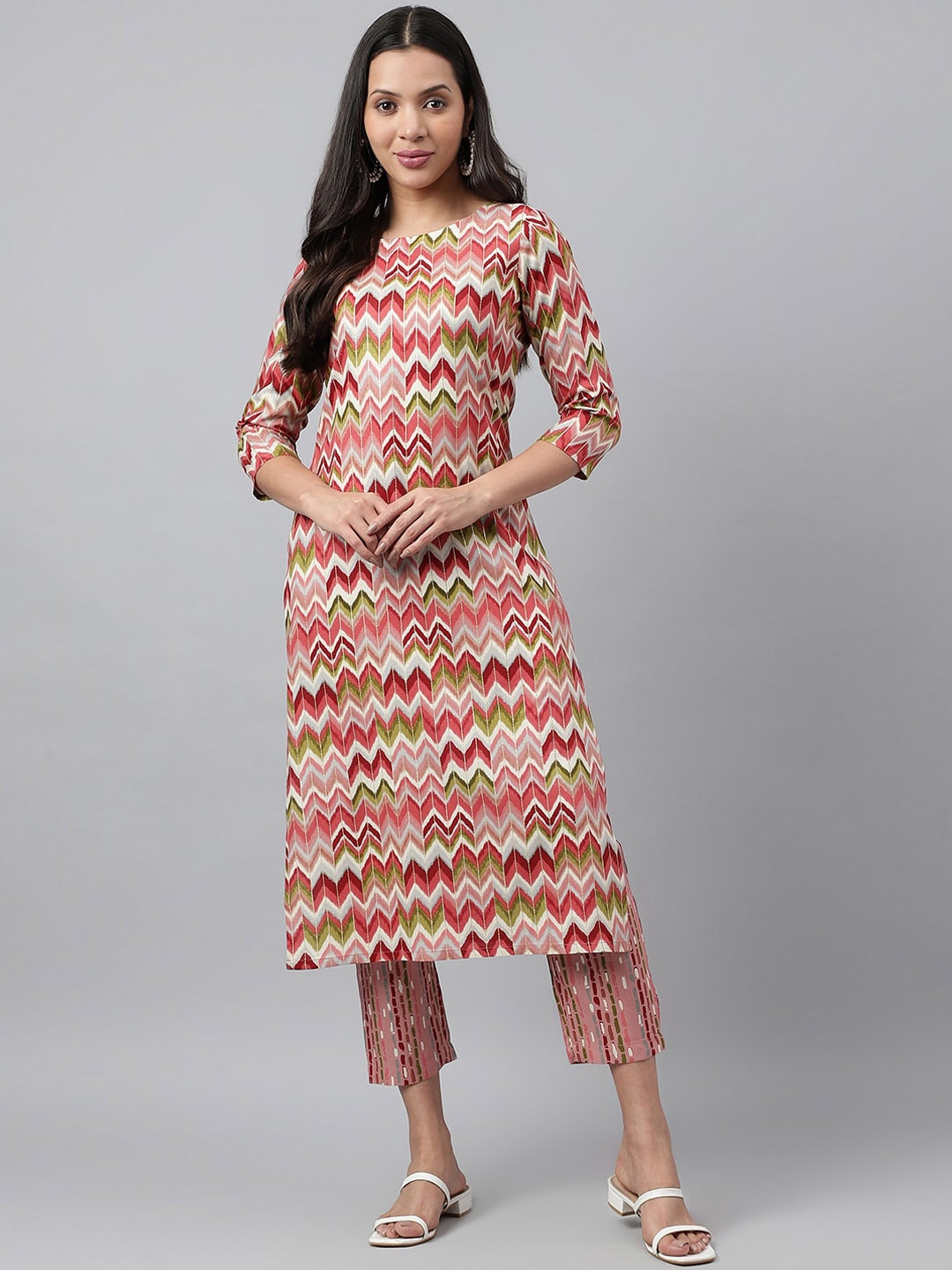 

HRITIKA Gemetric Printed Straight Kurta with Trousers, Peach