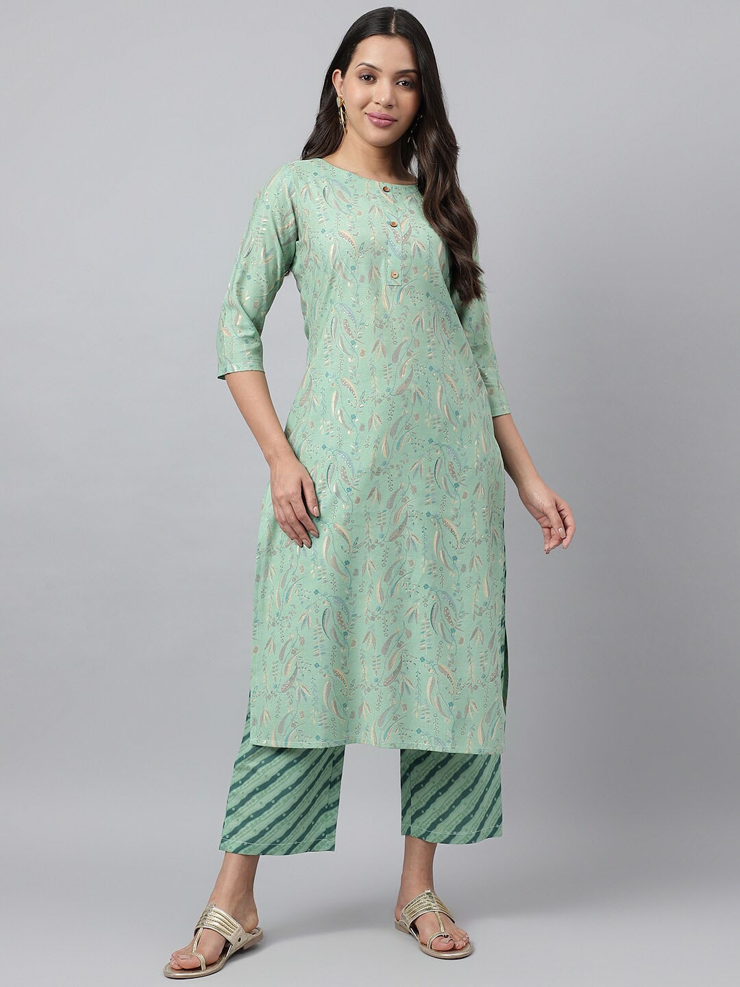 

HRITIKA Floral Printed Round Neck Straight Kurta With Trouser, Turquoise blue