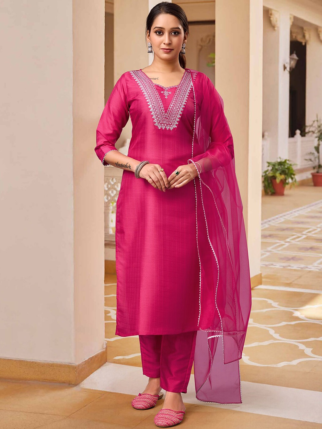 

Twika Geometric Yoke Design Sweetheart Neck Straight Kurta With Trousers & Dupatta, Pink