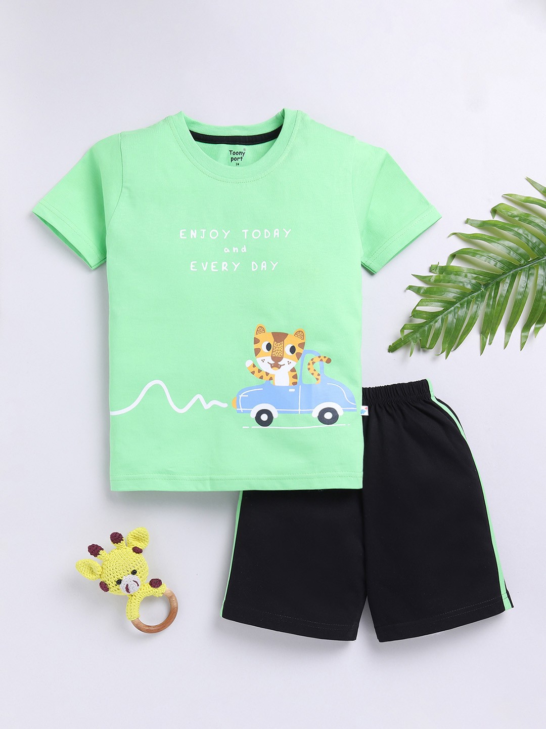 

Toonyport Boys Printed T-shirt With Short, Green