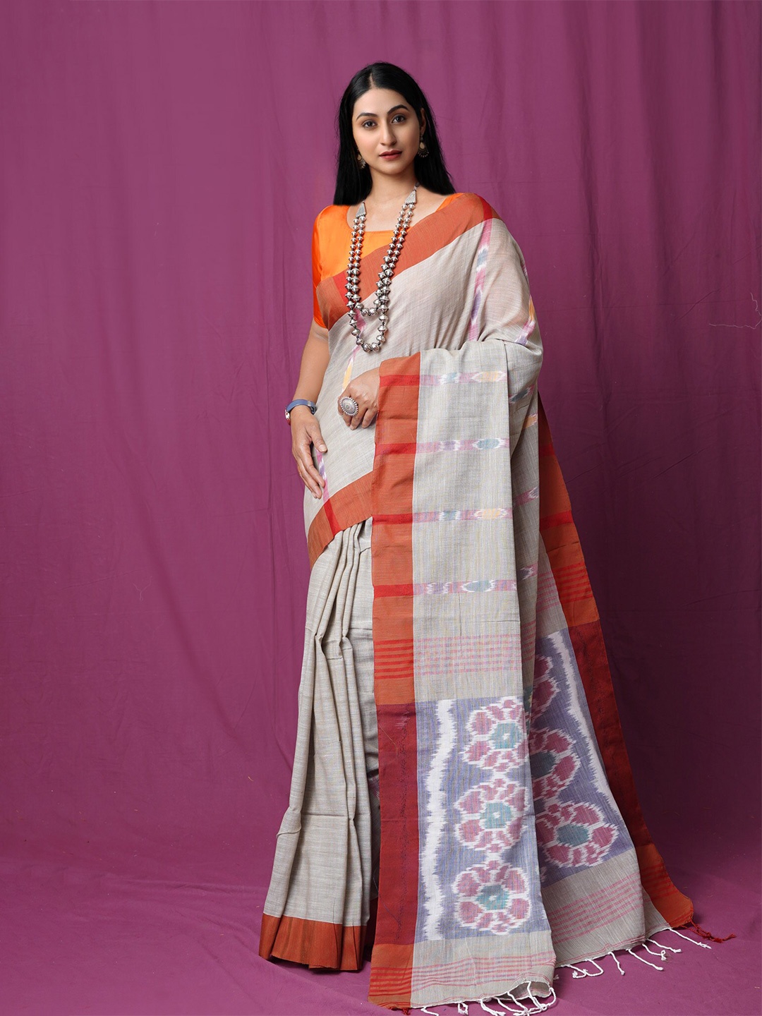 

Unnati Silks Woven Design Pure Linen Handloom Pochampally Saree, Grey