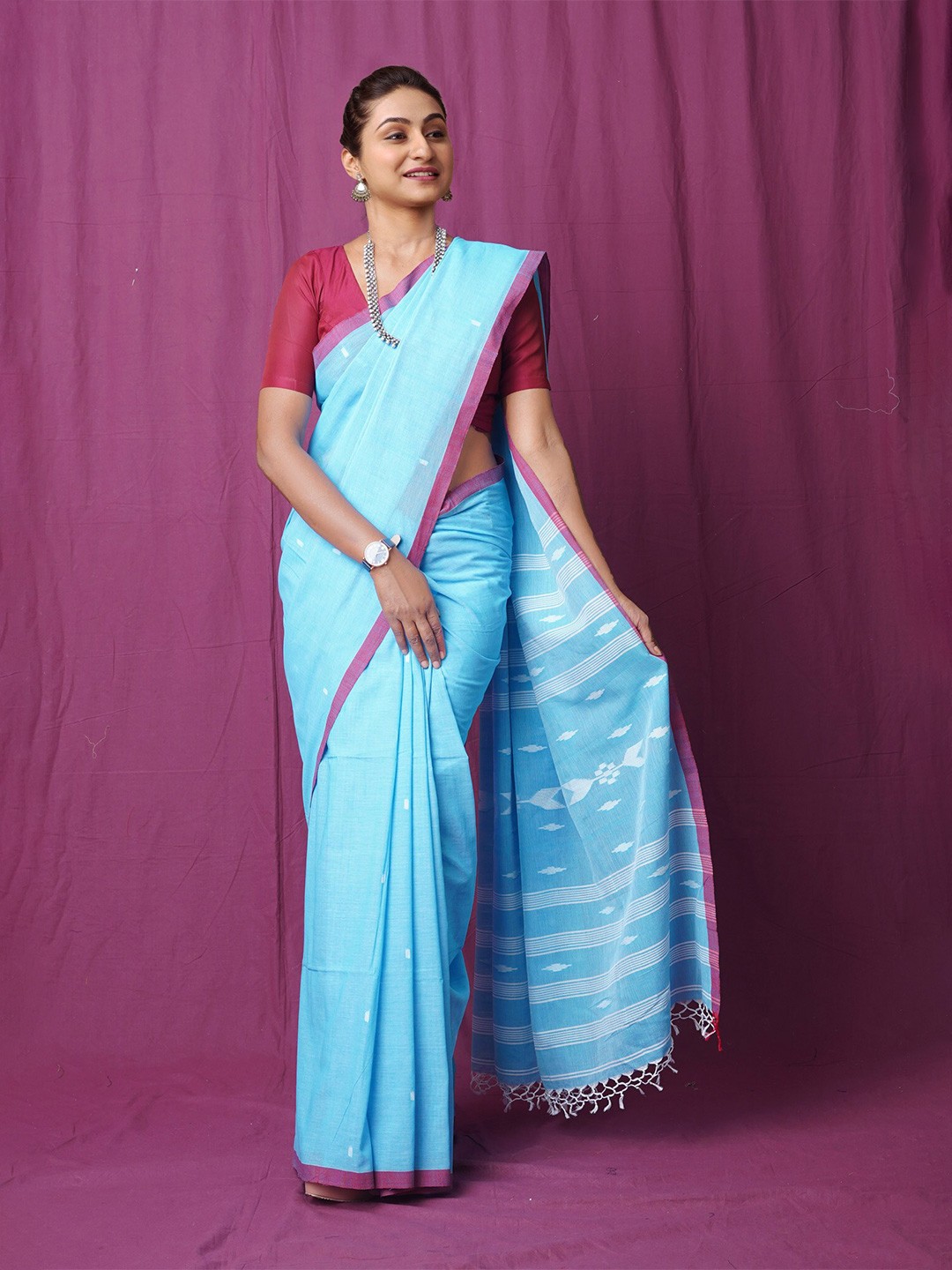 

Unnati Silks Woven Design Pure Linen Handloom Jamdani Saree, Blue