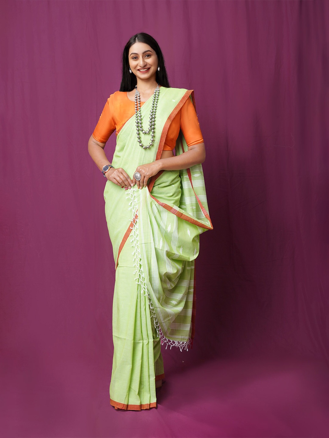 

Unnati Silks Woven Design Pure Linen Handloom Jamdani Saree, Green