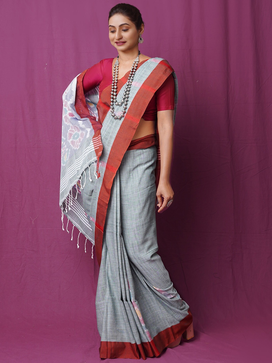 

Unnati Silks Woven Design Pure Linen Handloom Pochampally Saree, Grey