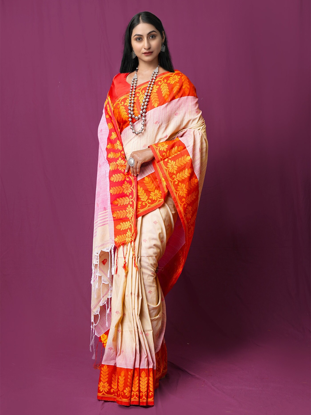 

Unnati Silks Woven Design Zari Pure Linen Handloom Jamdani Saree, Beige