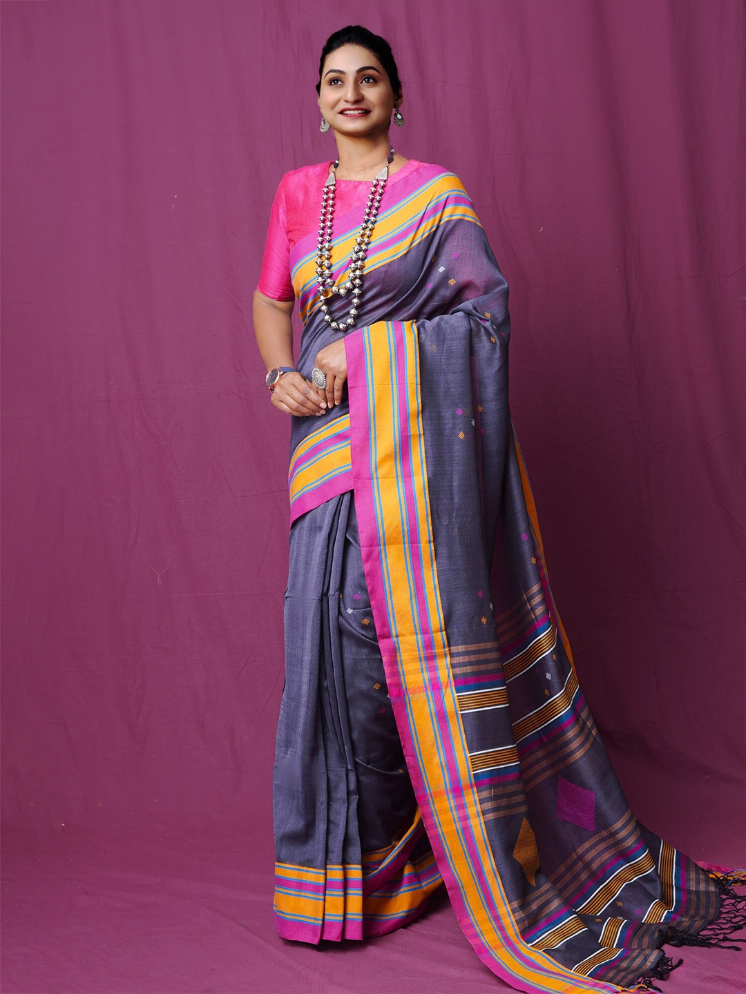 

Unnati Silks Woven Design Pure Cotton Handloom Jamdani Saree, Grey