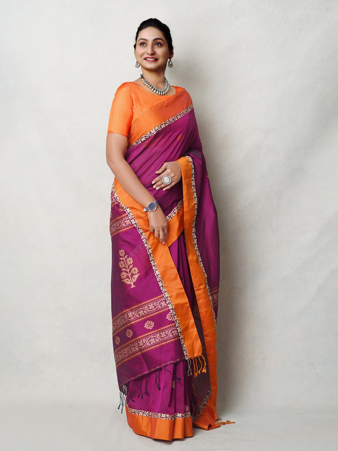 

Unnati Silks Woven Design Zari Pure Linen Handloom Jamdani Saree, Pink