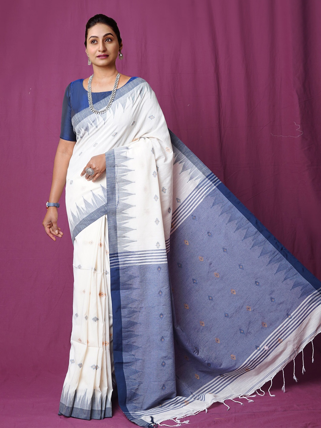 

Unnati Silks Woven Design Pure Linen Handloom Jamdani Saree, Cream