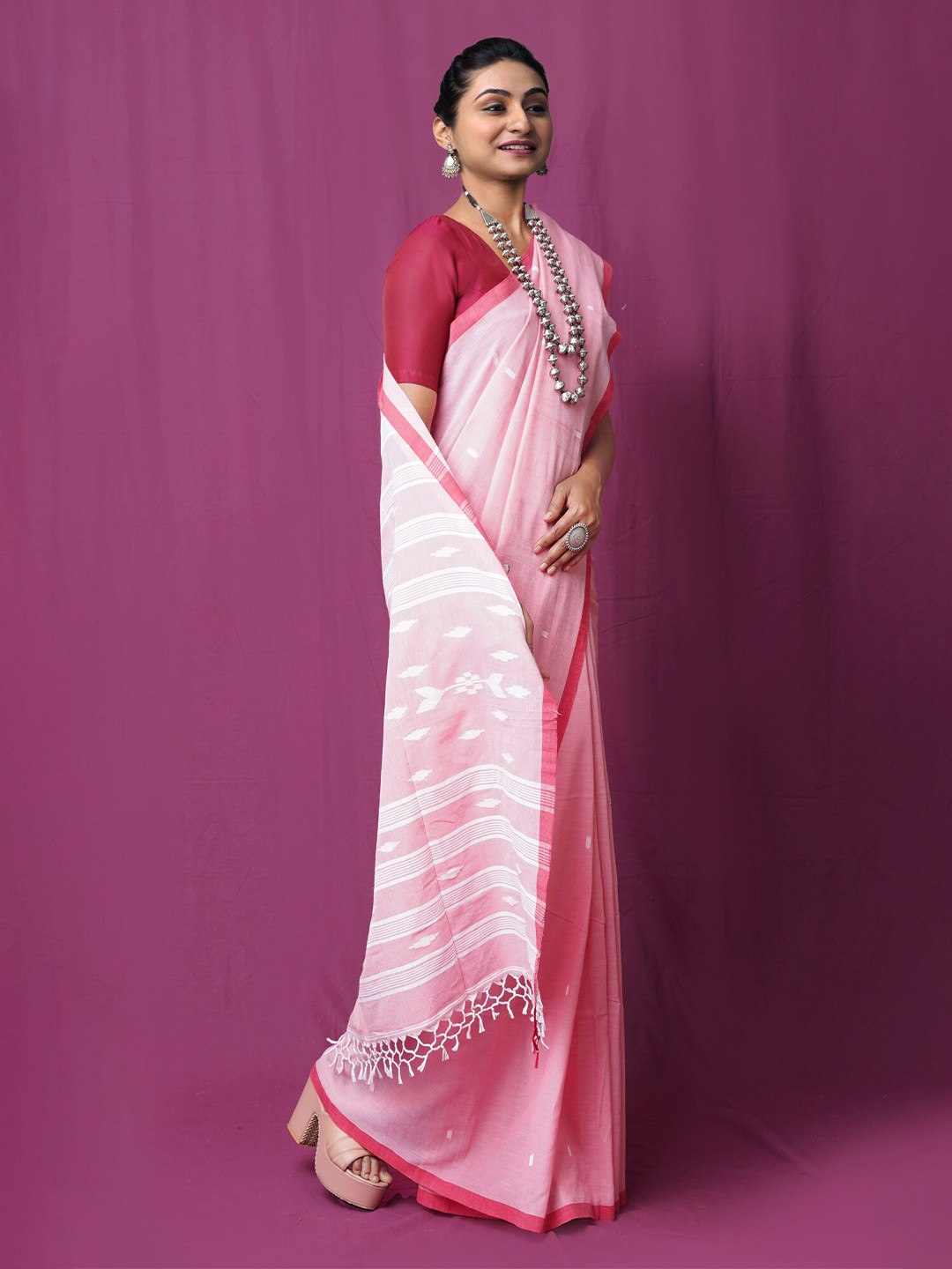

Unnati Silks Woven Design Pure Linen Handloom Jamdani Saree, Pink