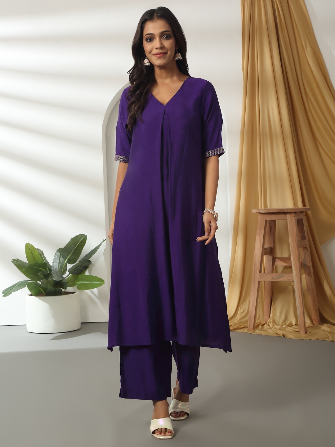 

Likha Regular Kurta with Pyjamas, Purple