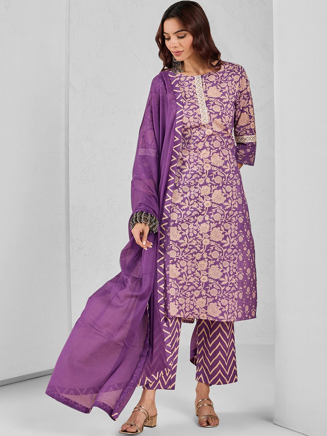 

Likha Floral Printed Regular Pure Cotton Kurta with Trousers & With Dupatta, Purple