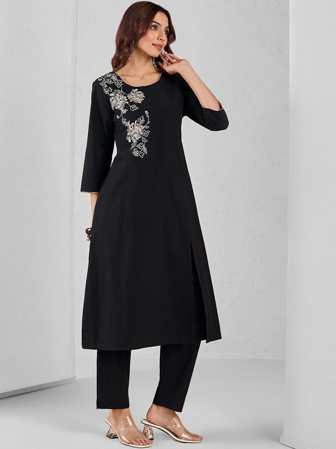 

Likha Poplin Placement Embroidered Front Slit Straight Kurta with Pant, Black