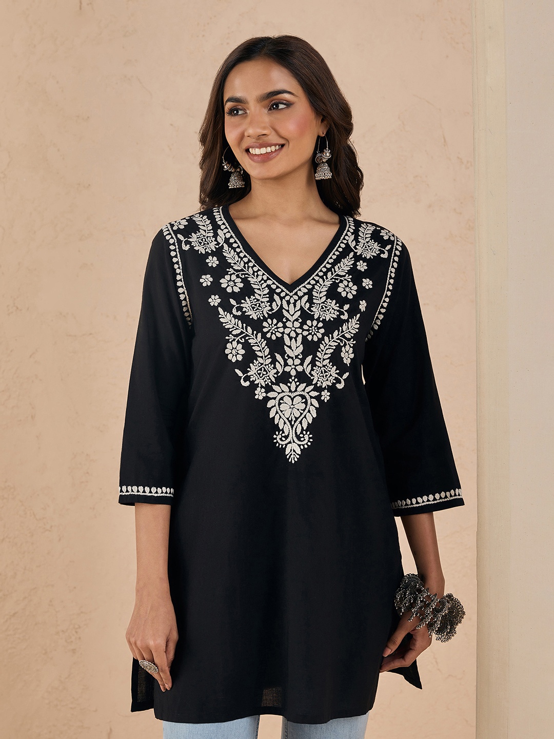 

Likha Chikankari Kurti, Black