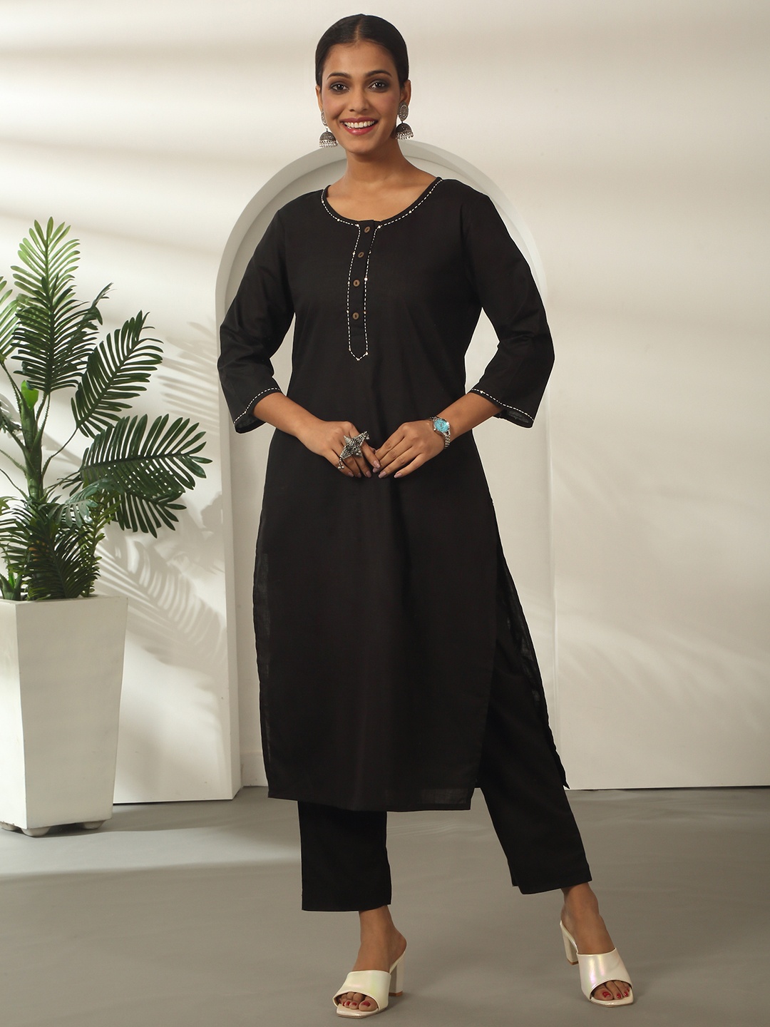 

Likha Regular Pure Cotton Kurta with Pyjamas & With Dupatta, Black