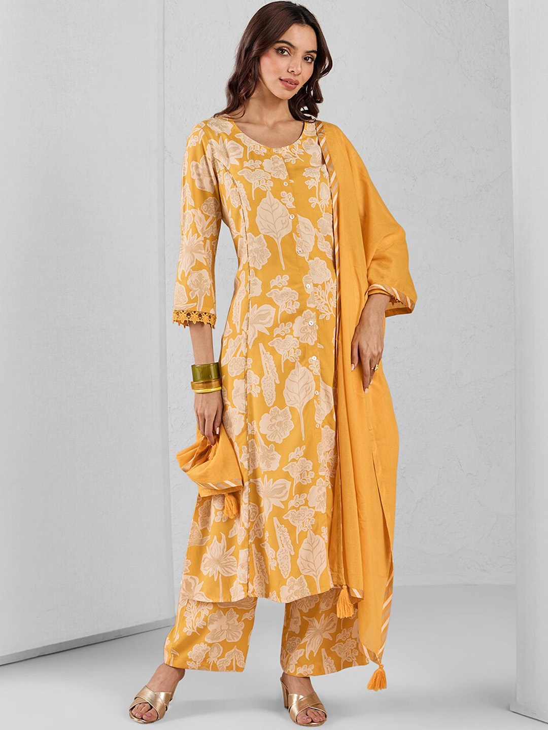 

Likha Floral Printed Regular Kurta with Pyjamas & Dupatta, Yellow