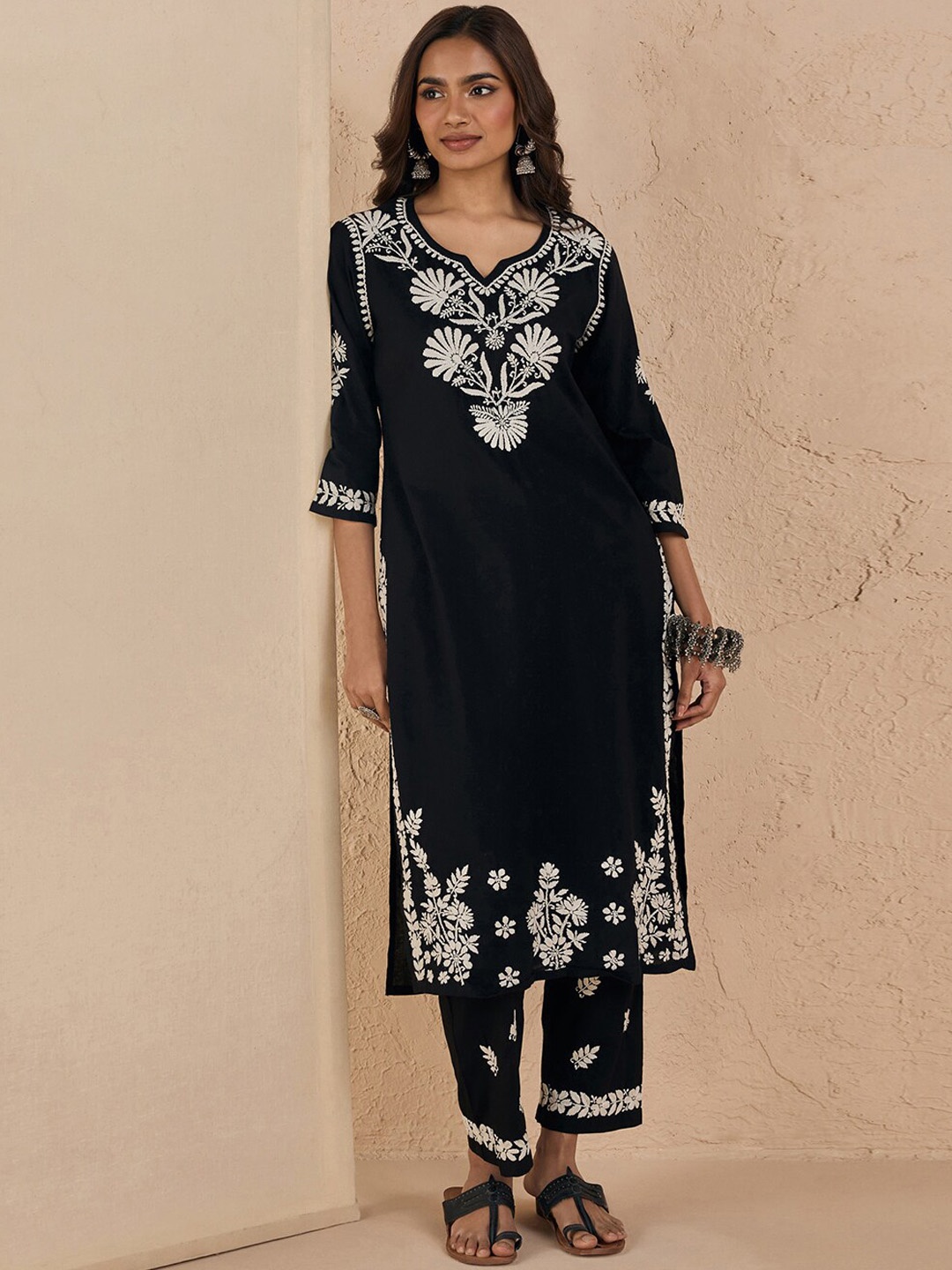 

Likha Ethnic Motifs Embroidered Regular Chikankari Pure Cotton Straight Kurta With Pyjamas, Black