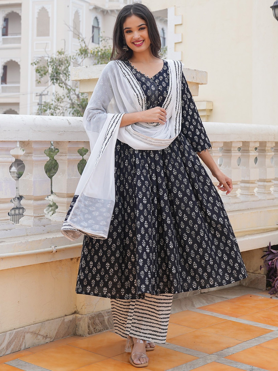 

Vbuyz Black Floral Printed Pure Cotton Anarkali Kurta With Trousers & Dupatta