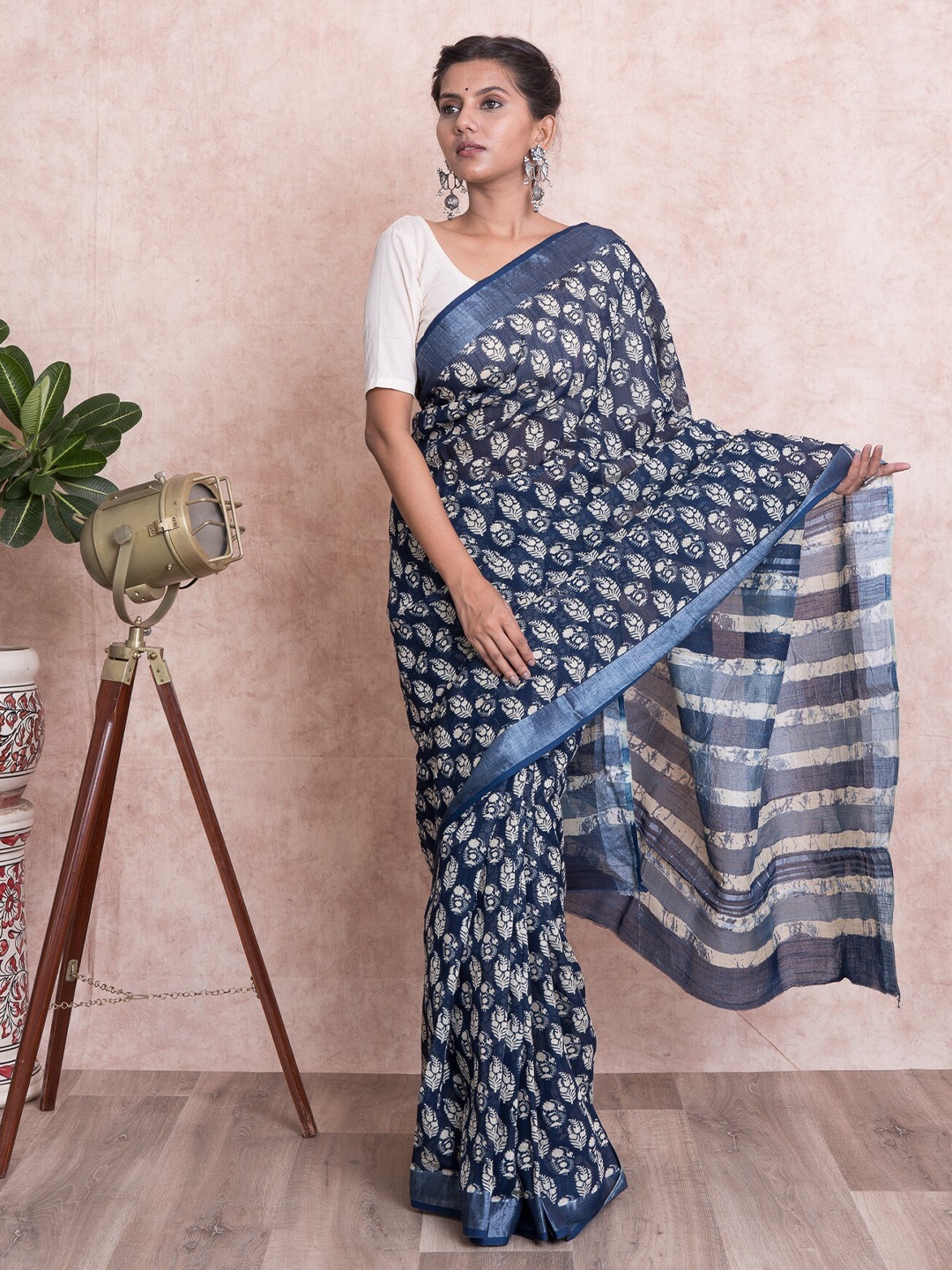 

Kishori Sarees Dabu Printed Zari Saree, Blue