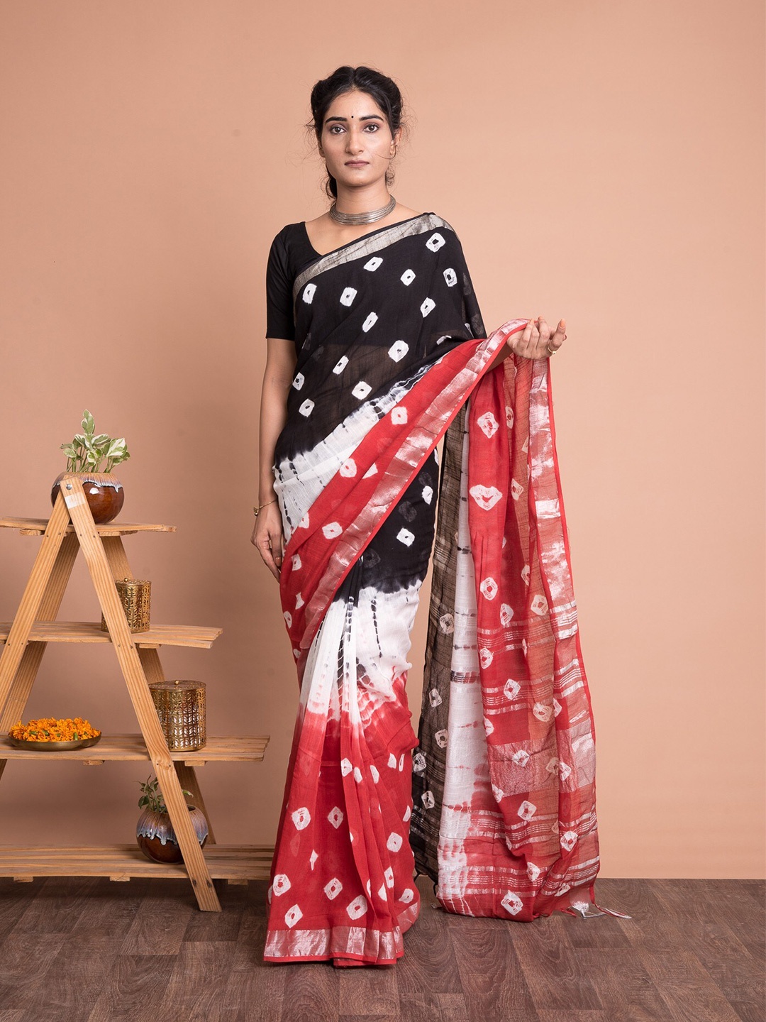 

Kishori Sarees Tie and Dye Zari Cotton & Linen Saree, Red