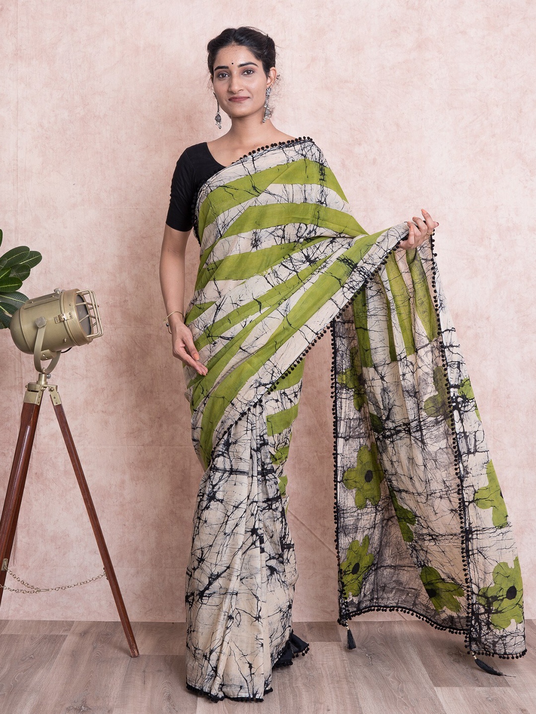 

Kishori Sarees Tie and Dye Pure Cotton Saree, White