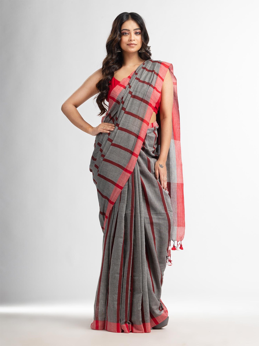 

Angoshobha Woven Design Pure Cotton Saree, Silver
