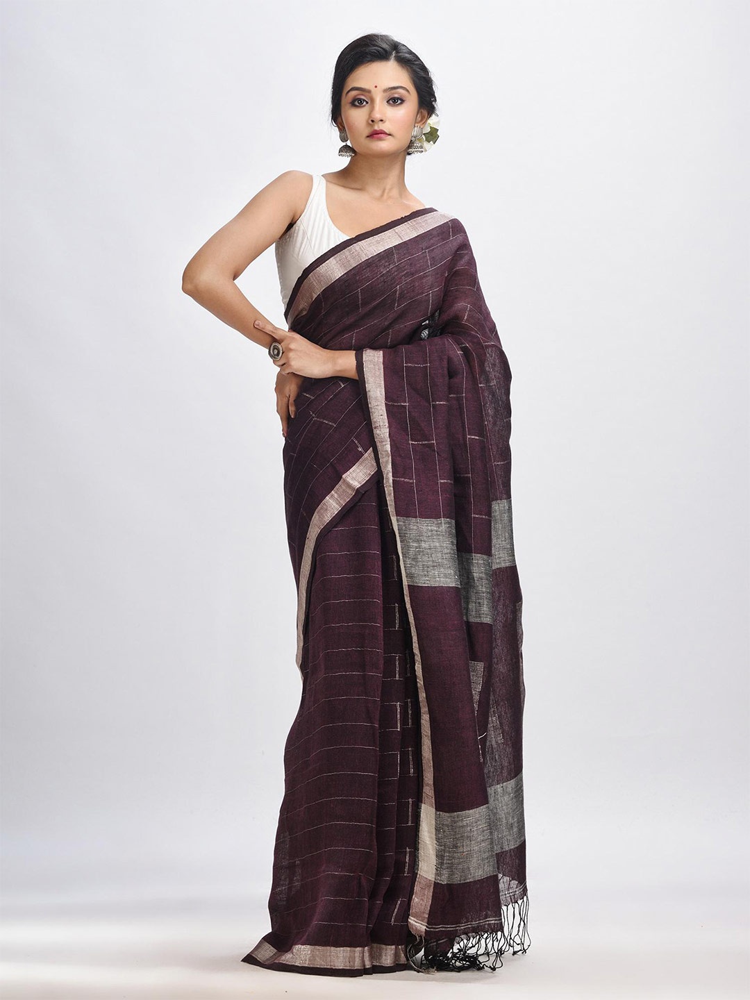 

Angoshobha Zari Pure Linen Jamdani Saree, Brown