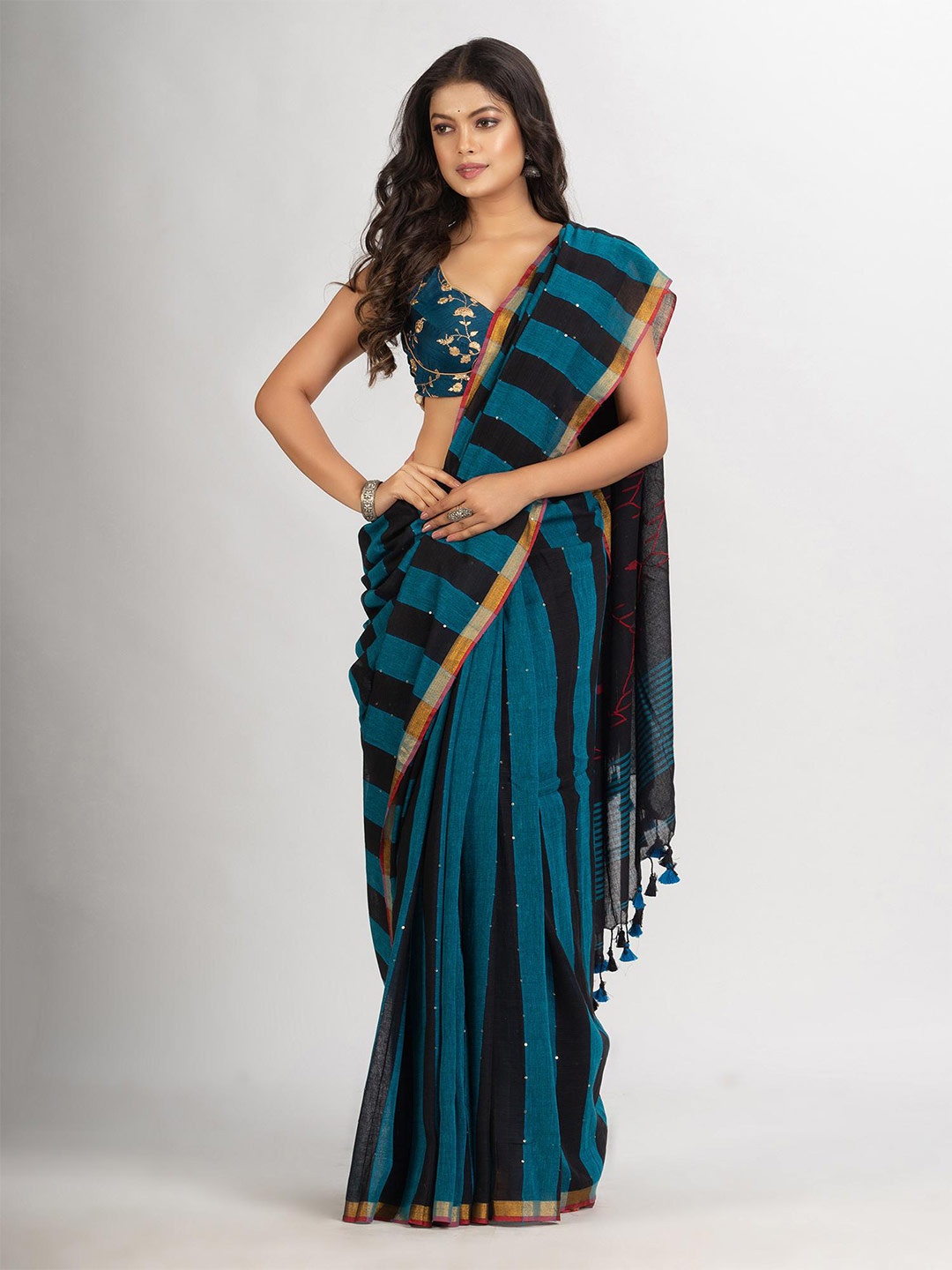 

Angoshobha Striped Pure Cotton Jamdani Saree, Black