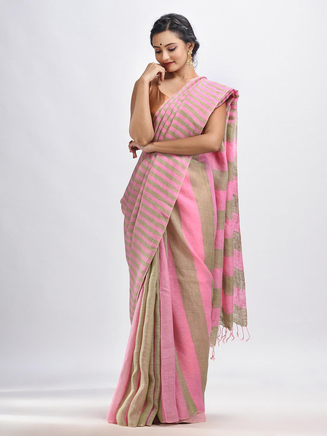 

Angoshobha Striped Pure Linen Saree, Green