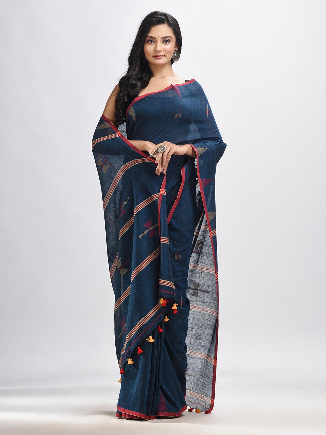 

Angoshobha Woven Design Pure Cotton Jamdani Saree, Blue