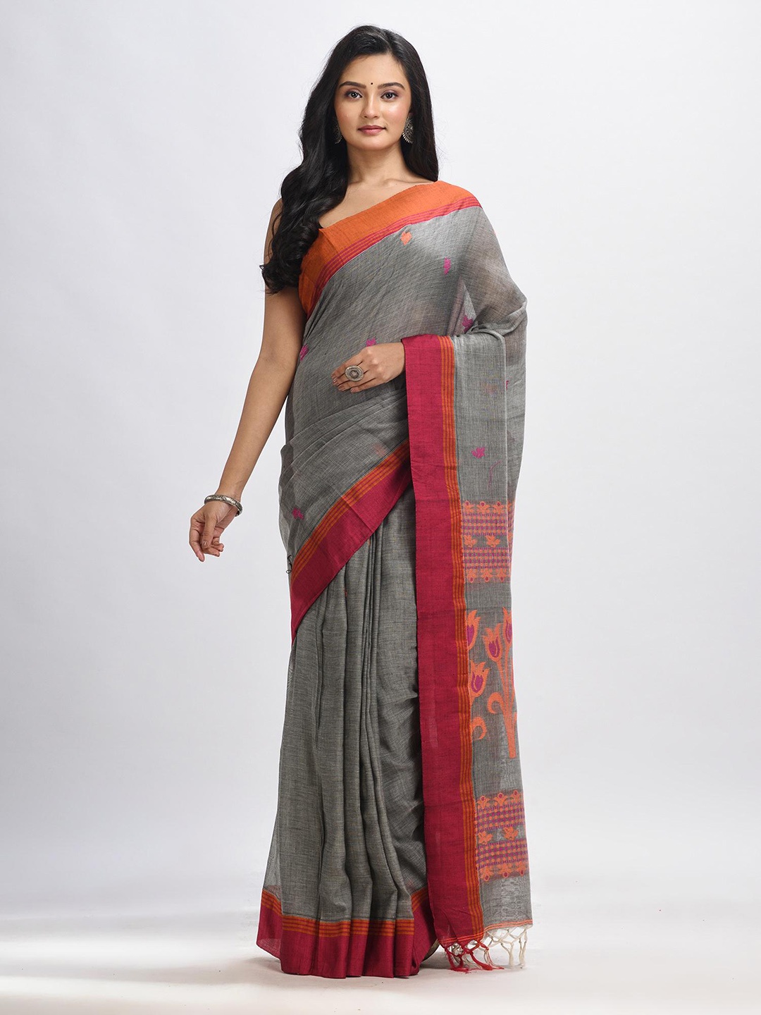 

Angoshobha Woven Design Pure Cotton Jamdani Saree, Grey