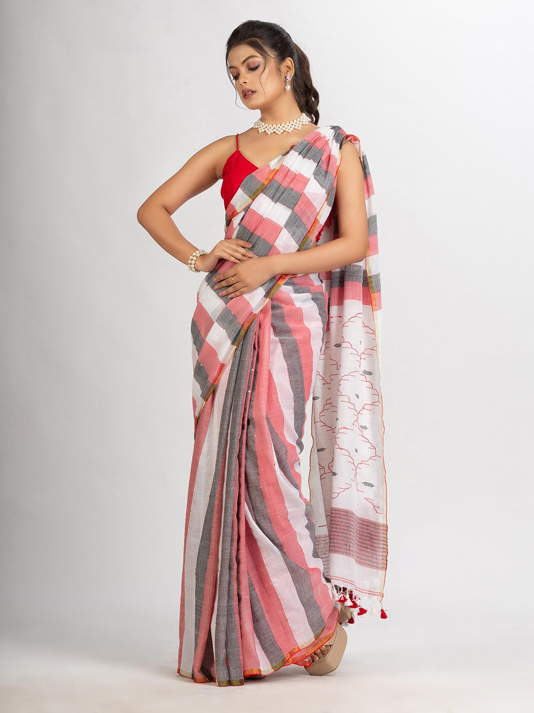 

Angoshobha Striped Pure Cotton Jamdani Saree, White