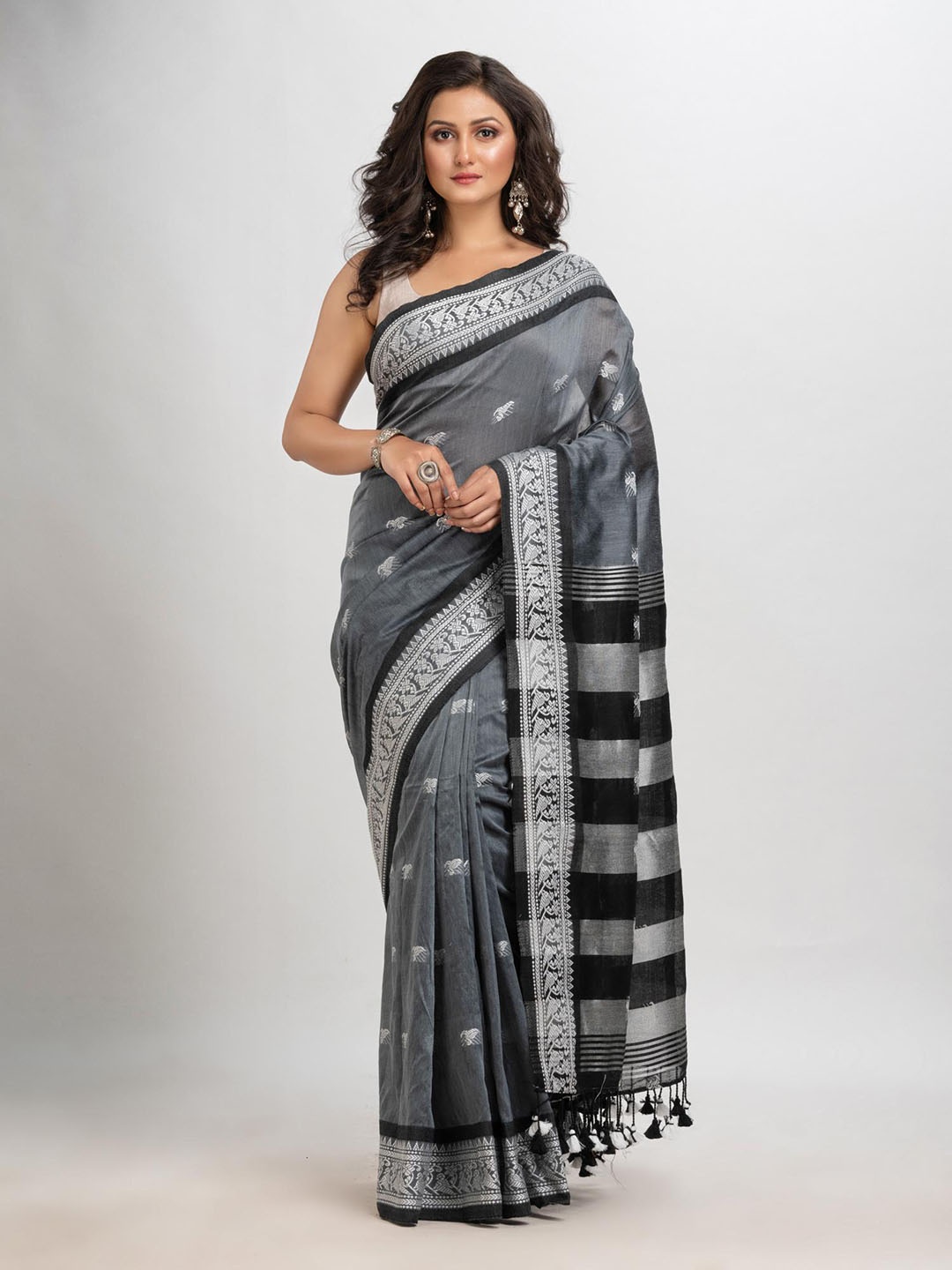

Angoshobha Striped Woven Design Pure Cotton Saree, Grey