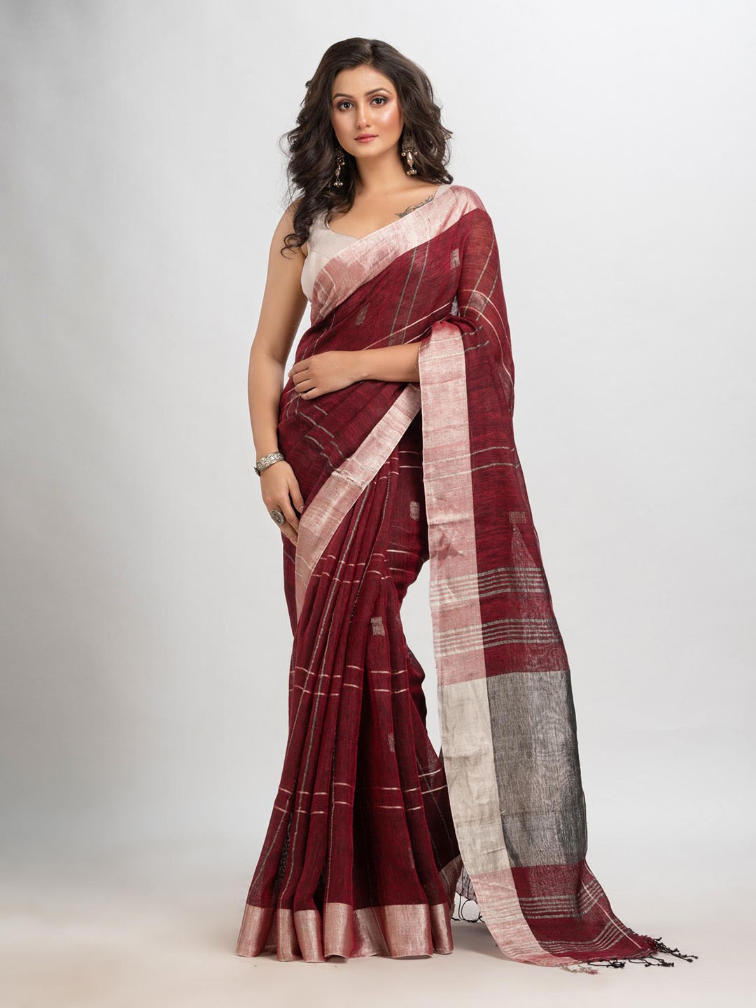 

Angoshobha Woven Design Zari Pure Linen Jamdani Saree, Maroon