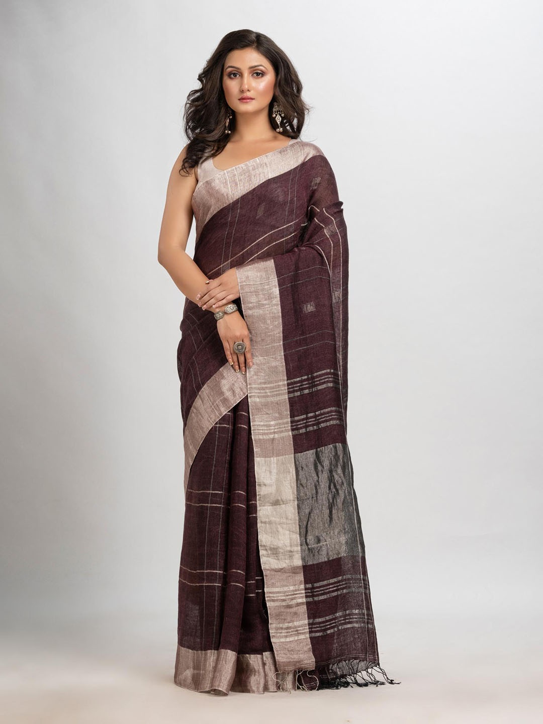 

Angoshobha Woven Design Zari Pure Linen Jamdani Saree, Brown