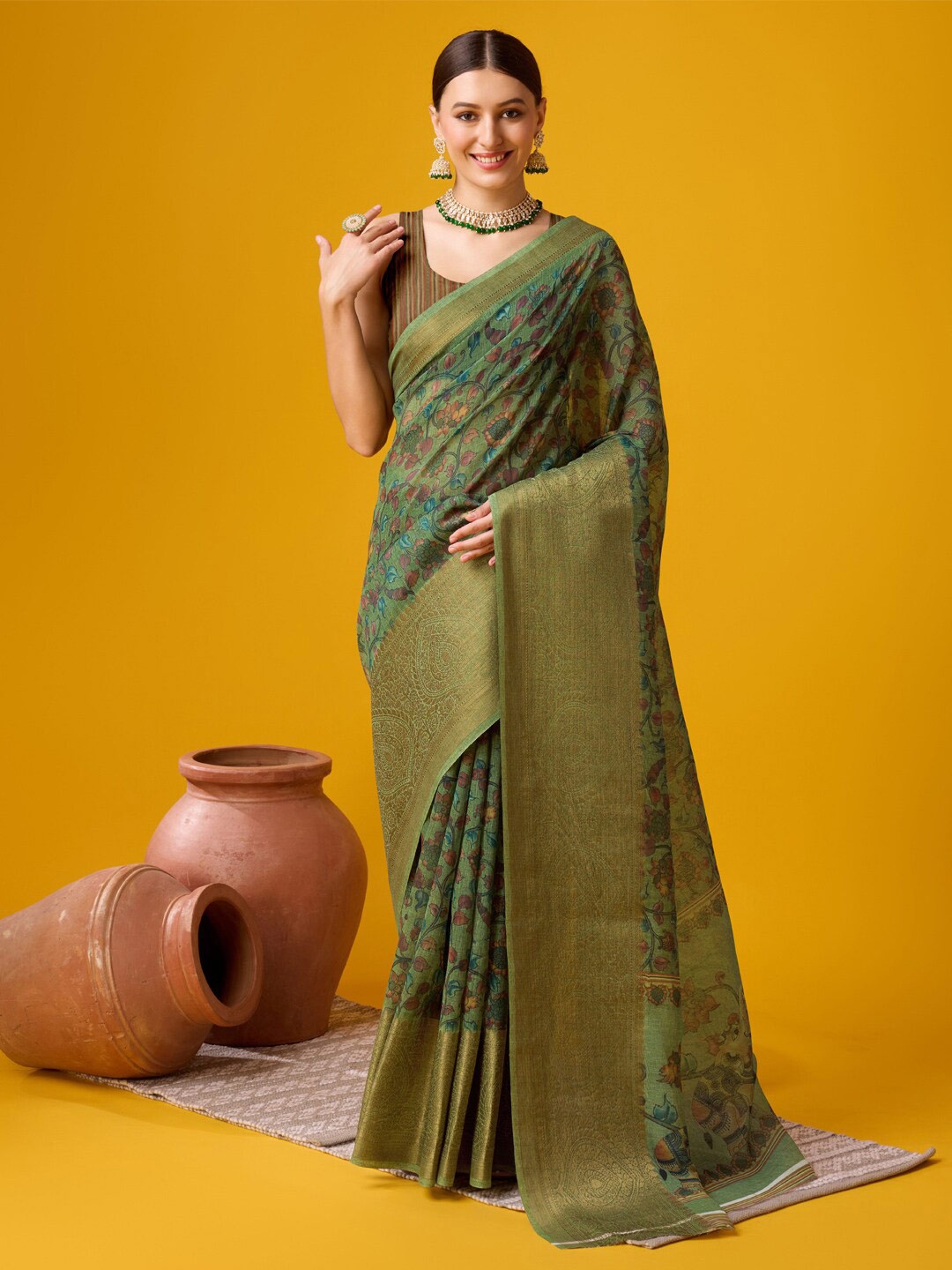 

SANGAM PRINTS Floral Printed Zari Saree, Green