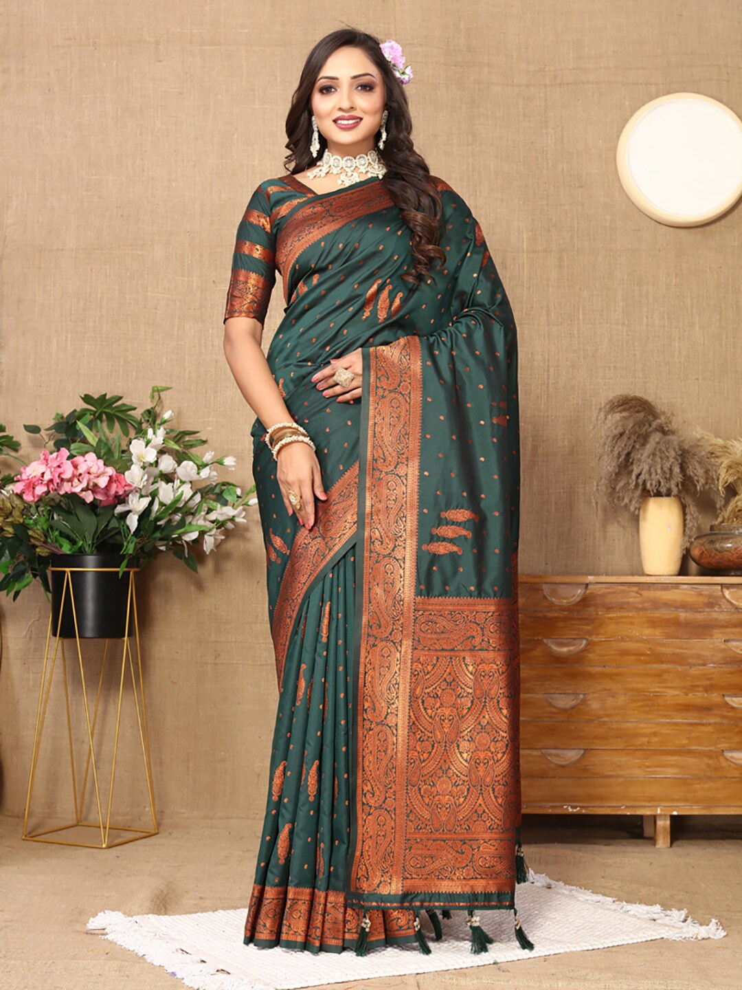 

KALINI Ethnic Motifs Woven Design Zari Banarasi Saree, Green