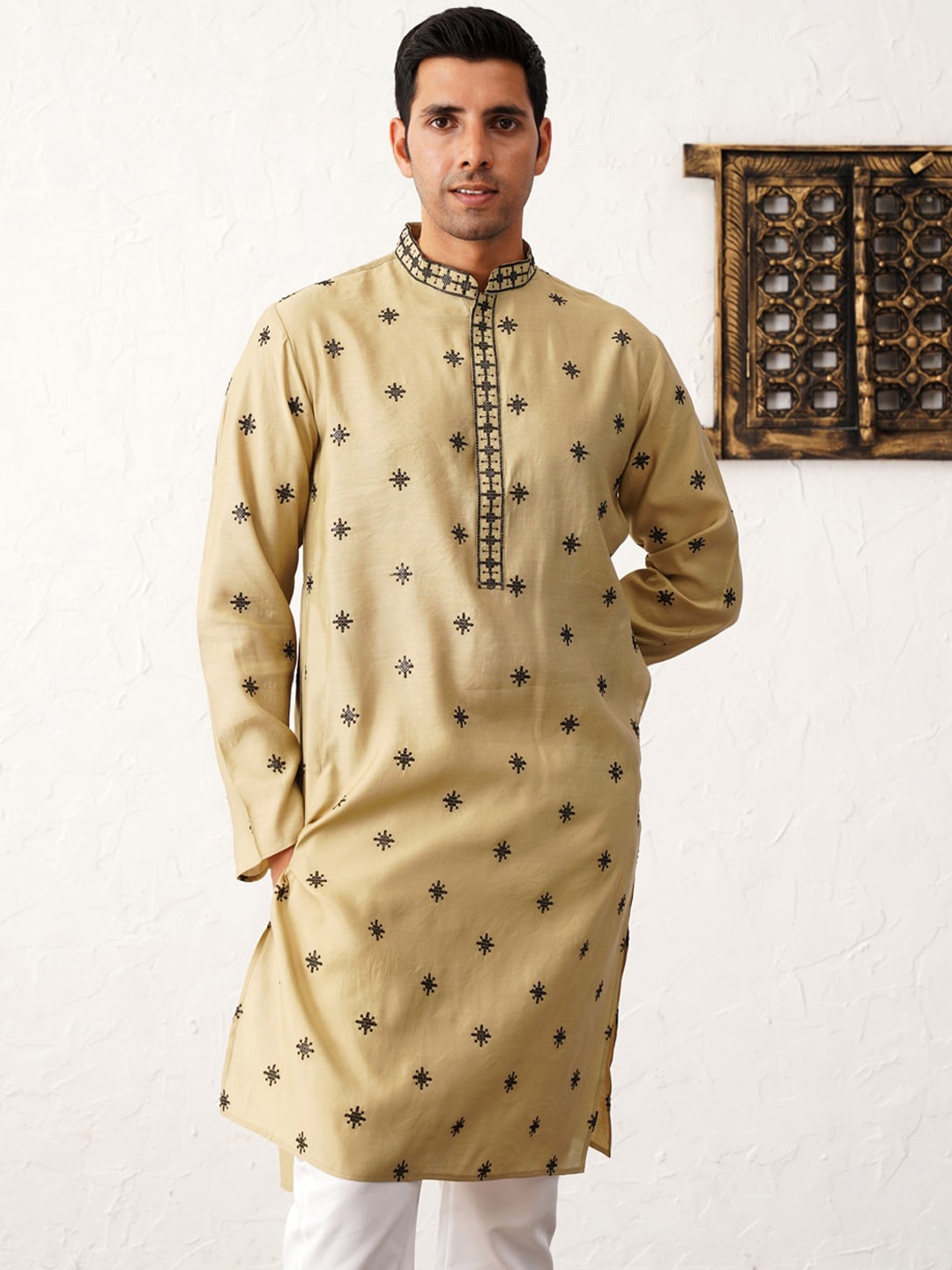 

Jompers Mandarin Collar Floral Embroidered Regular Chikankari Straight Kurta with Pyjamas, Beige