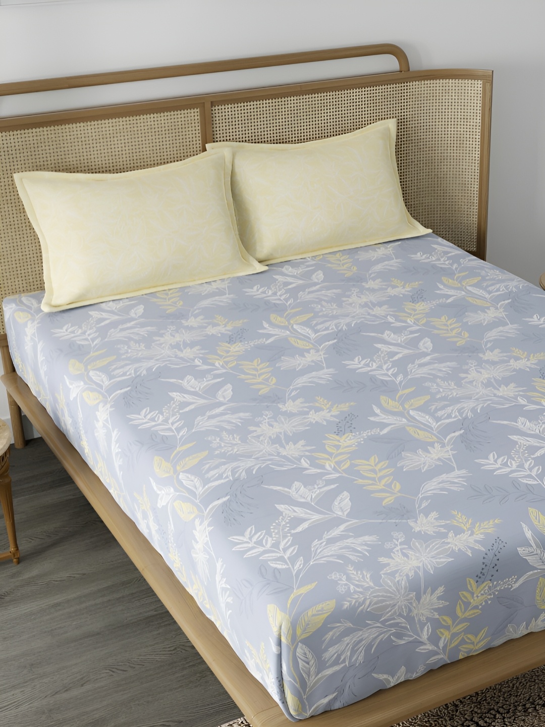 

CHHAVI INDIA Grey Floral Printed Microfiber 210 TC King Bedsheet with 2 Pillow Covers