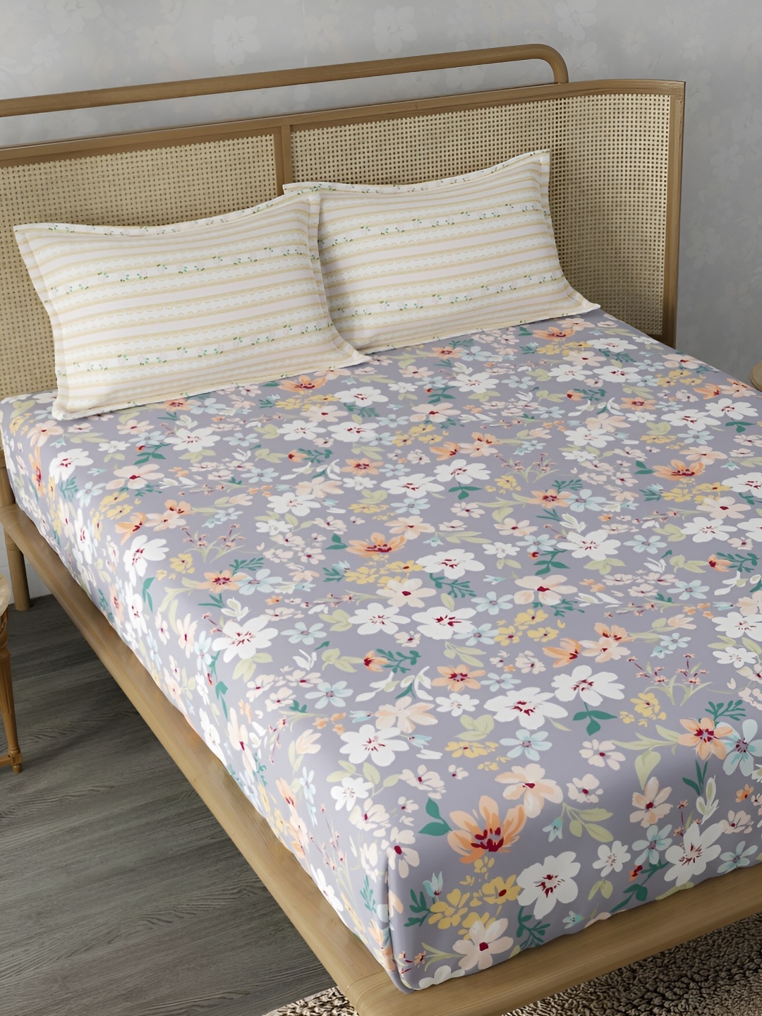 

CHHAVI INDIA Blue & White Floral Microfiber 210 TC King Bedsheet with 2 Pillow Covers