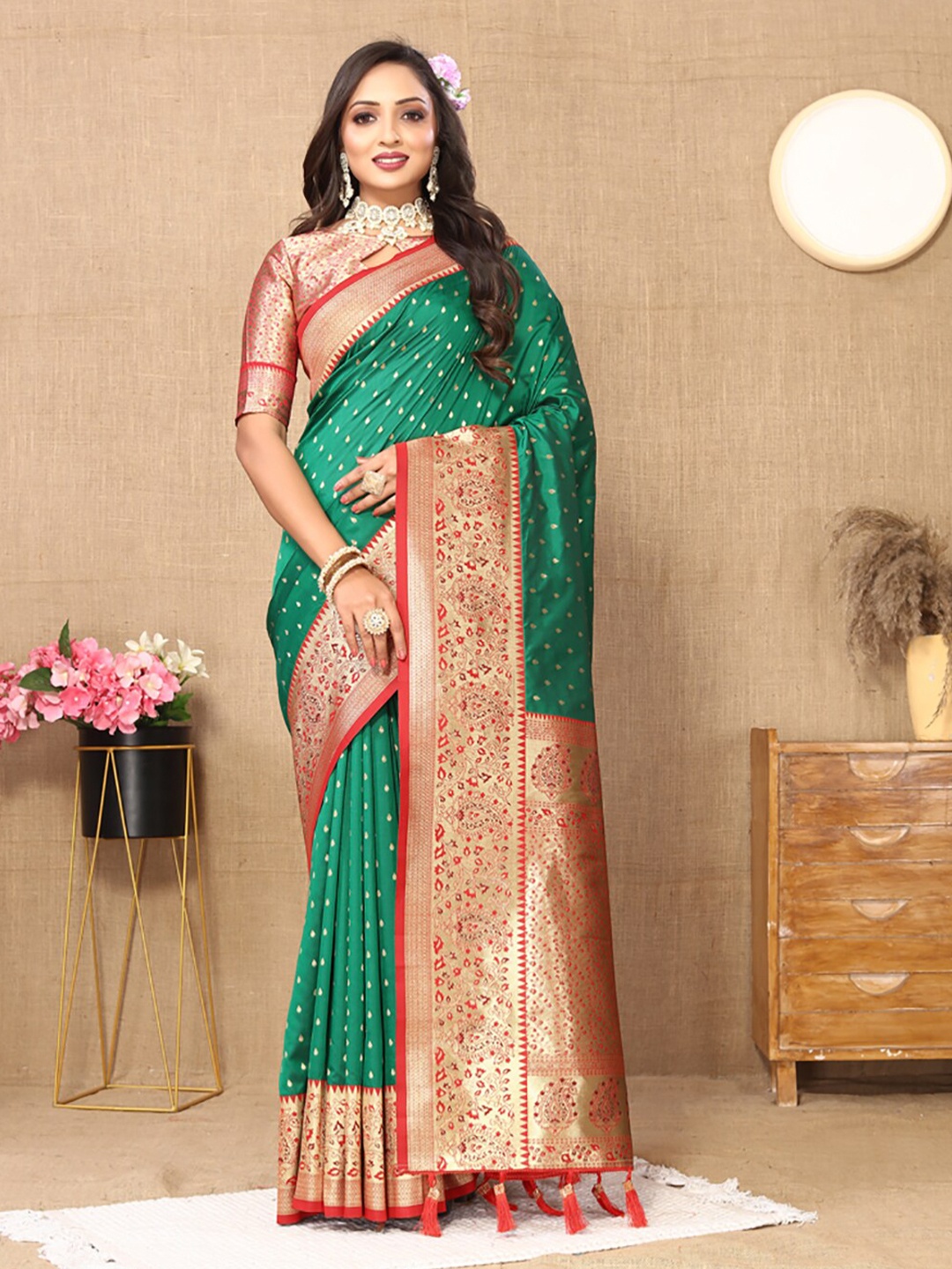 

KALINI Woven Design Zari Banarasi Saree, Green