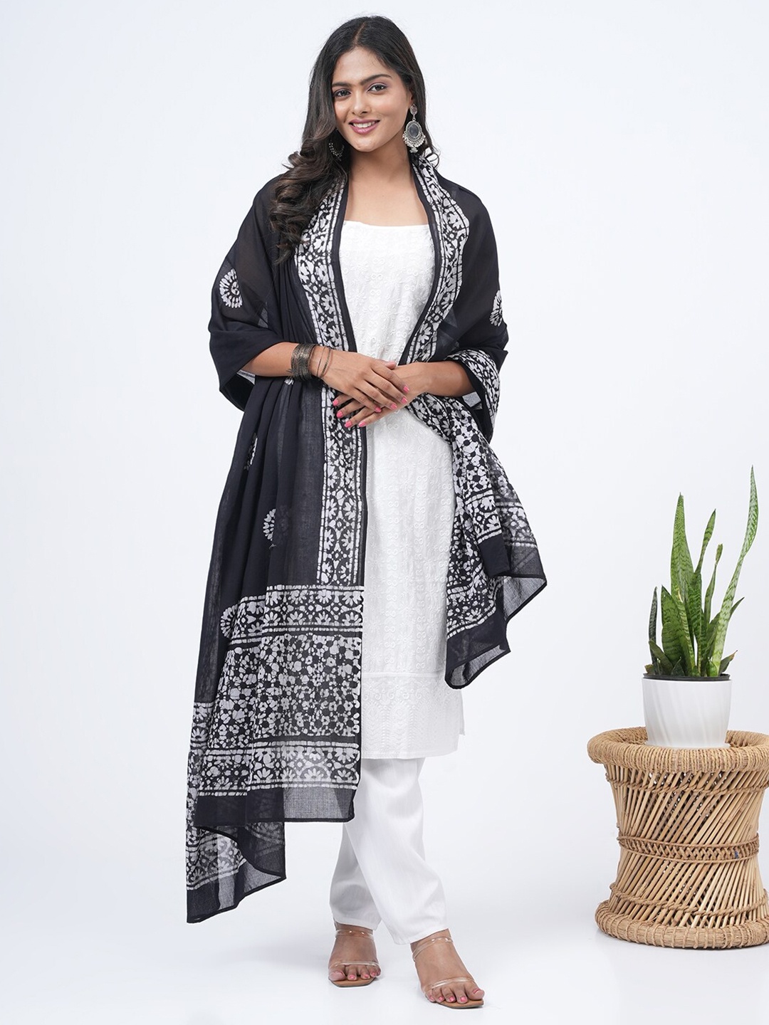 

HELLA FASHIONS Bandhani Printed Cotton Dupatta, Black