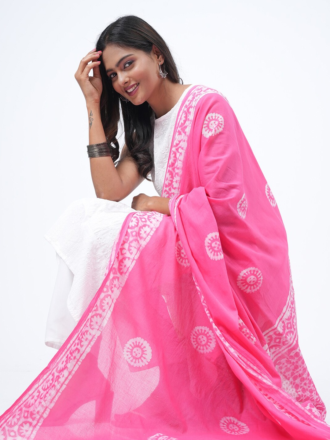 

HELLA FASHIONS Bandhani Printed Cotton Dupatta, Fuchsia