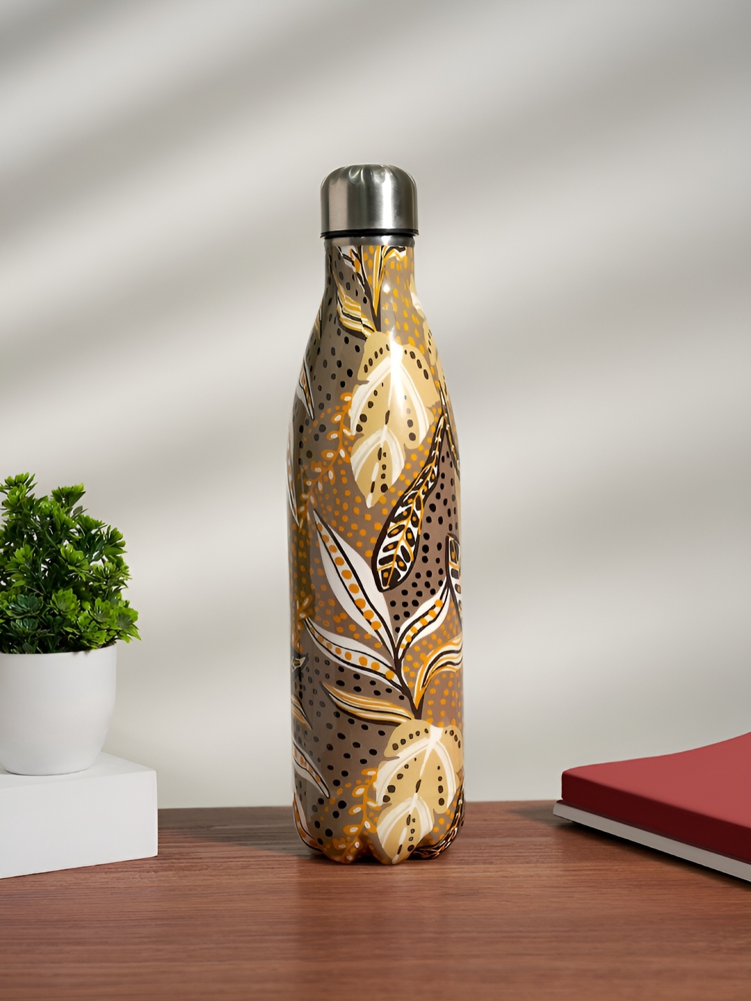 

Living scapes by Pantaloons Brown & Silver-Toned Stainless Steel Water Bottle 750ml