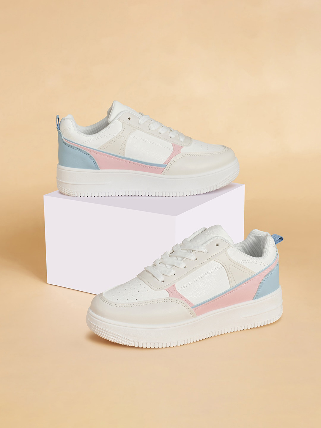 

Forever Glam by Pantaloons Women Colourblocked Round Toe Sneakers, White