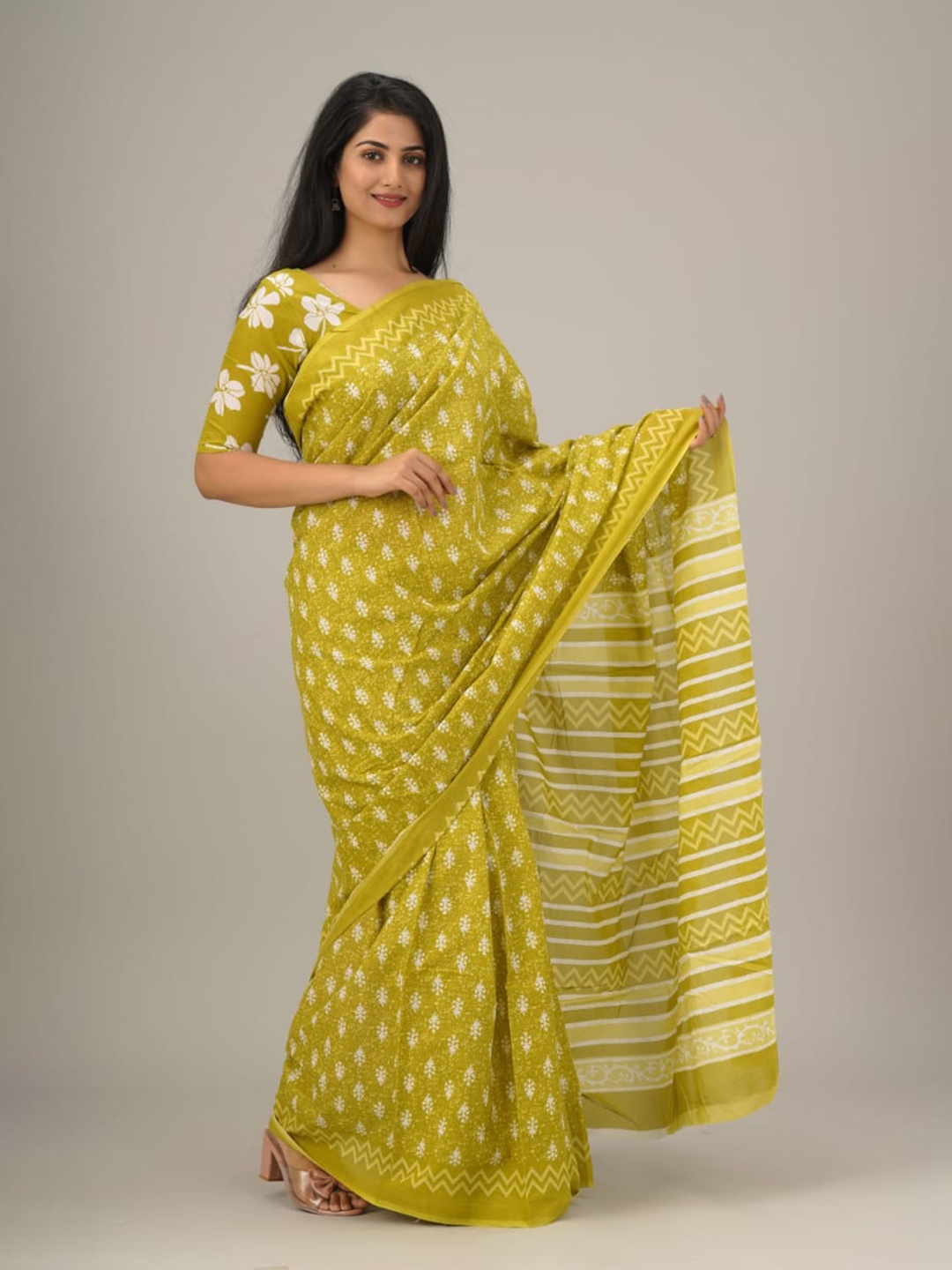 

JALTHER Ethnic Motifs Printed Pure Cotton Block Print Saree, Green
