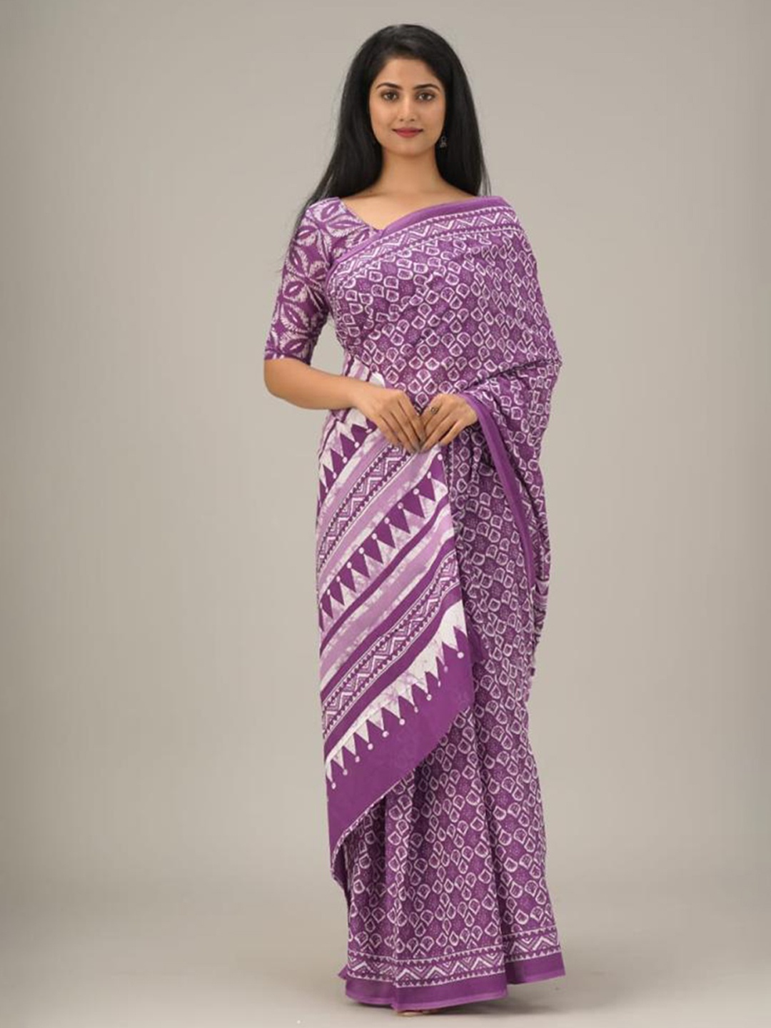 

JALTHER Geometric Printed Pure Cotton Block Print Saree, Purple
