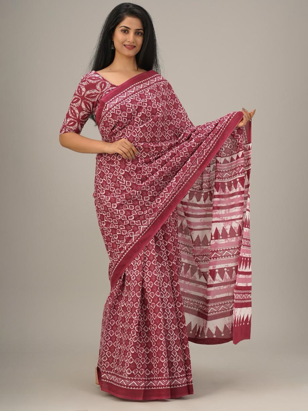 

JALTHER Geometric Printed Pure Cotton Block Print Saree, Maroon