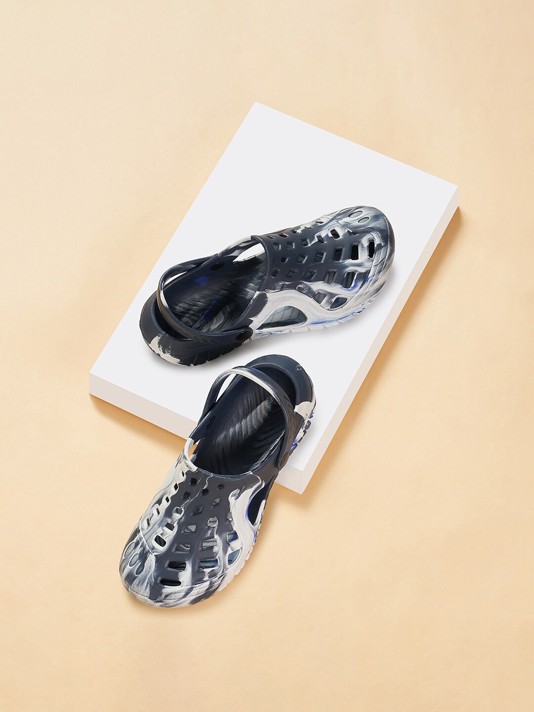 

Ajile by Pantaloons Men Printed Rubber Clogs, Blue