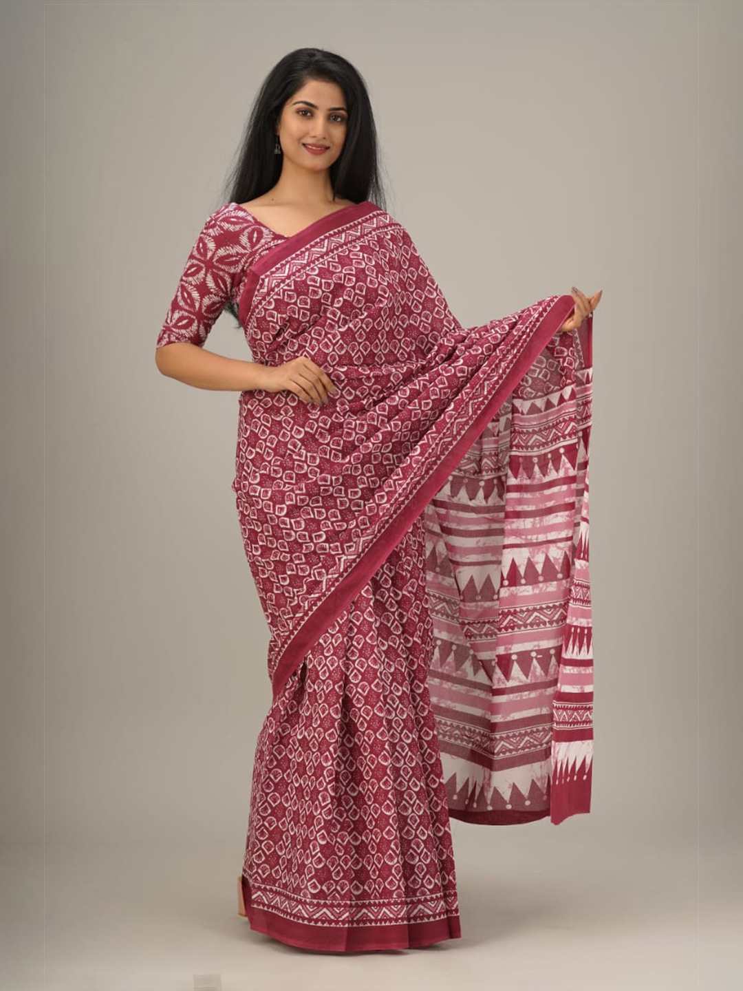 

KIAARON Printed Pure Cotton Saree, Red